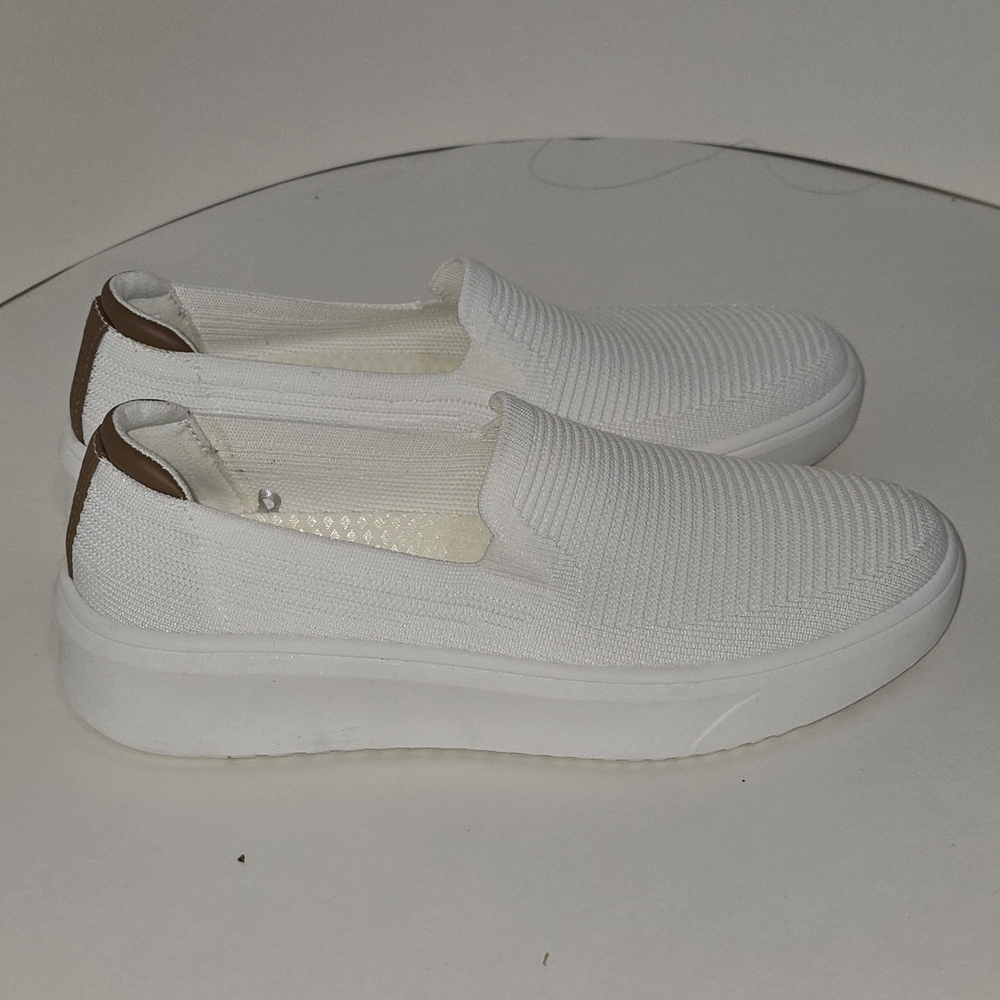 New Skechers White On White Bottom Slip On Sneakers 8.5